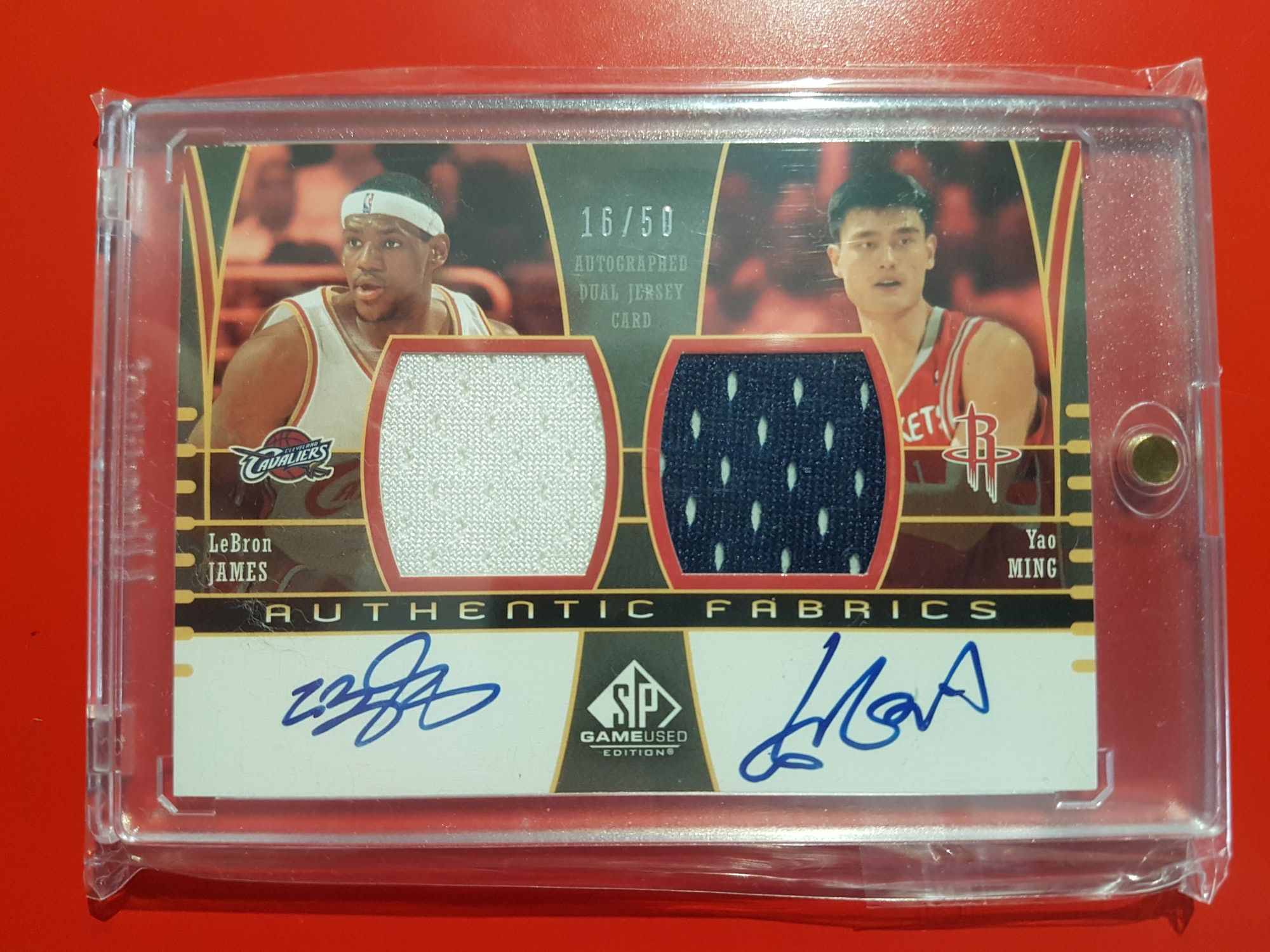2004-05 SP Game Used Authentic Fabrics Dual Autographs LeBron James, Yao Ming 16-50.jpg