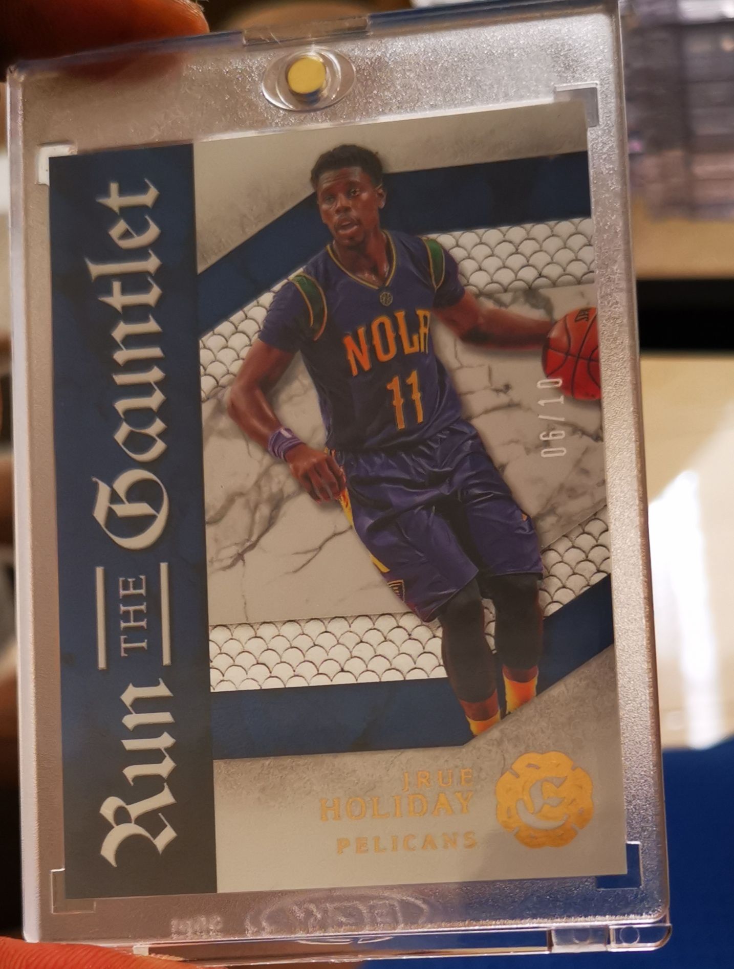 2016 excalibur run the gauntlet gold 1of10 jrue.jpg
